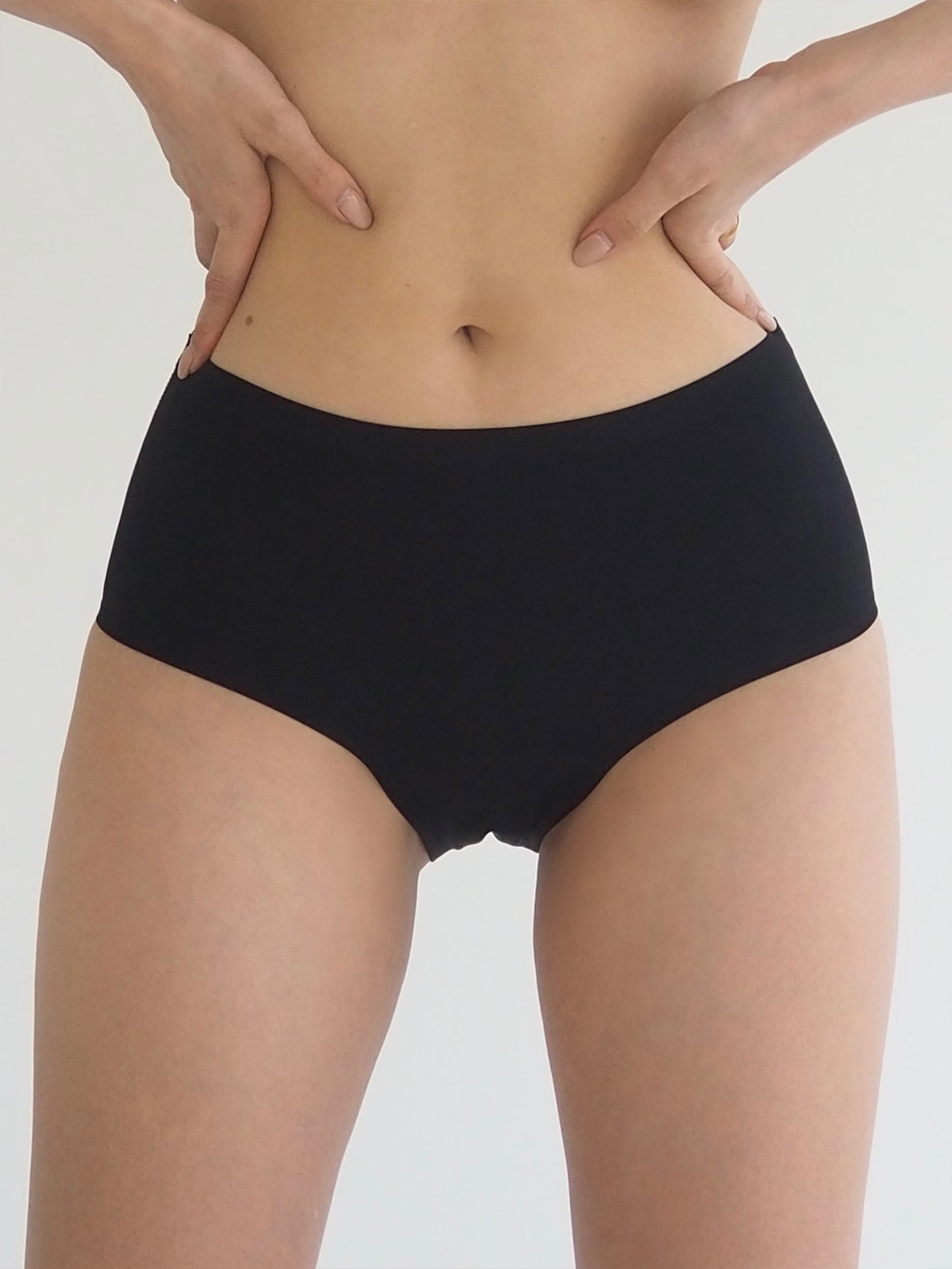 SANITARY HIGHRISE SHORTS